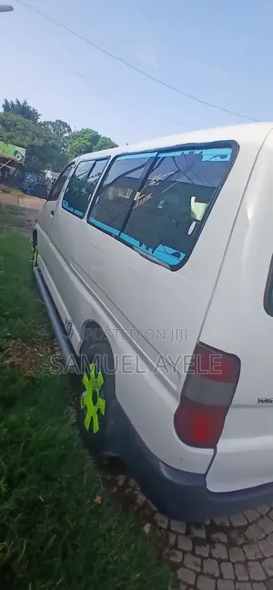 Toyota HiAce 2006 White