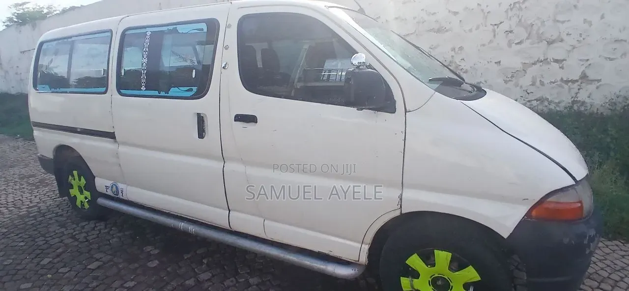 Toyota HiAce 2006 White