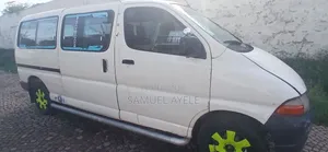 Toyota HiAce 2006 White