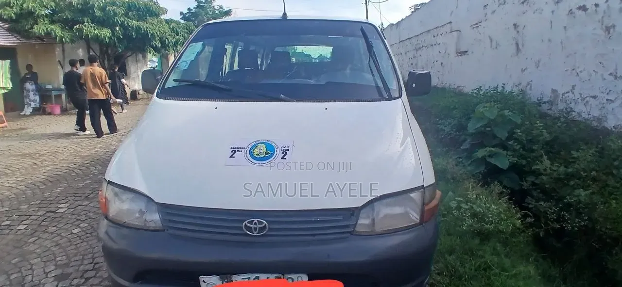 Toyota HiAce 2006 White
