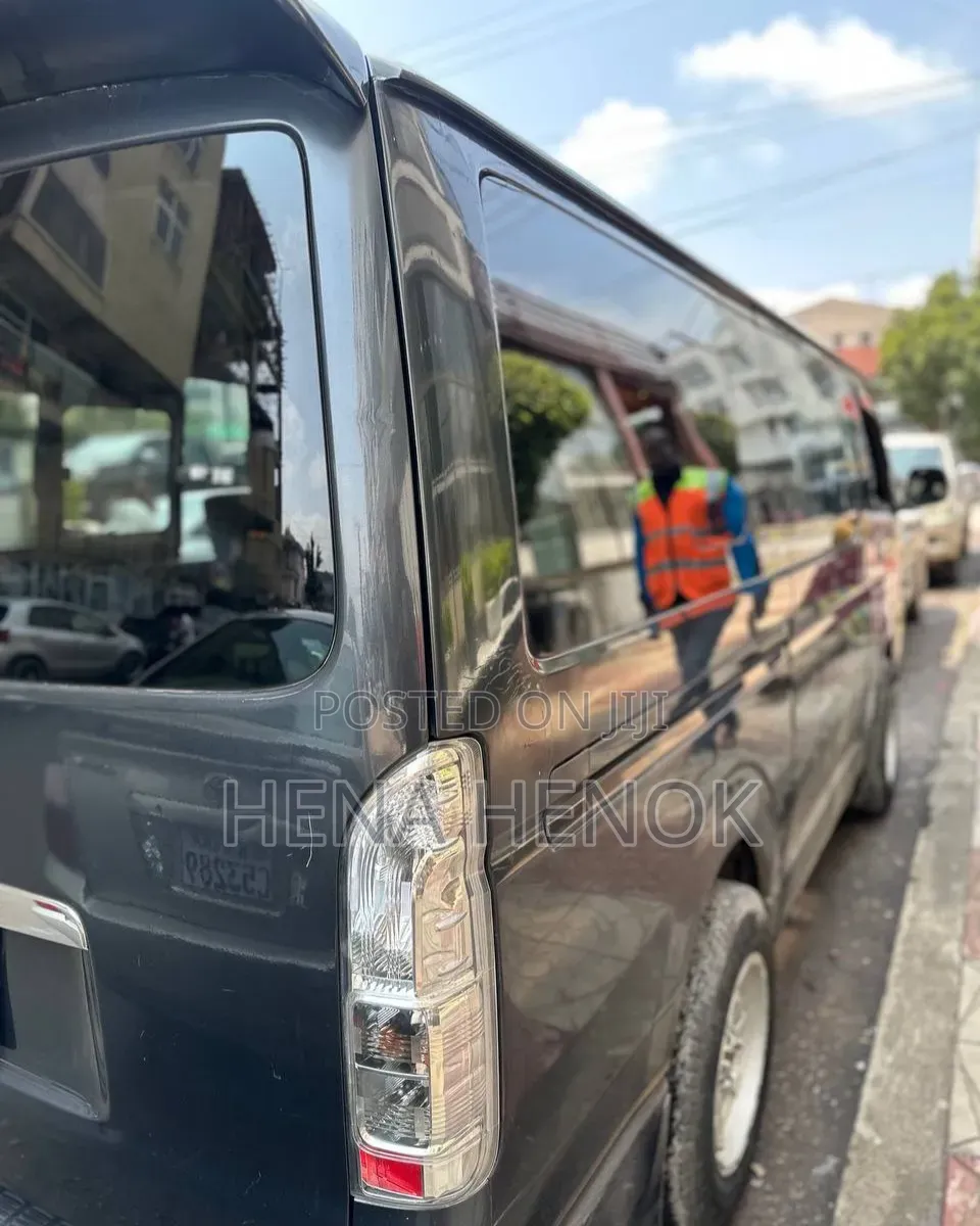 Toyota HiAce 2007 Black