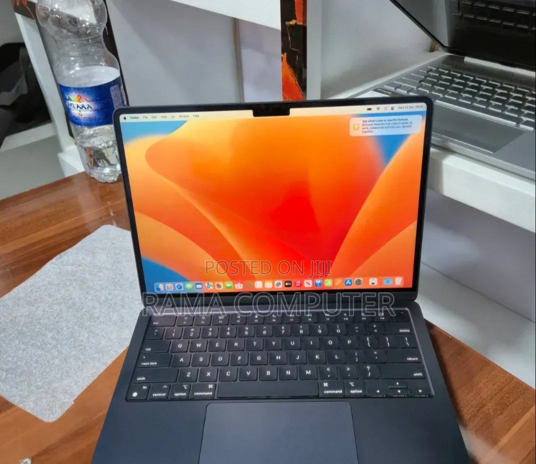 New Laptop Apple MacBook Air 2022 M2 8GB Apple M2 SSD 256GB
