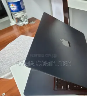 New Laptop Apple MacBook Air 2022 M2 8GB Apple M2 SSD 256GB