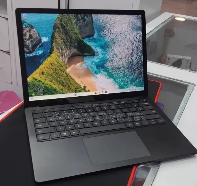 New Laptop Microsoft Surface Laptop 5 16GB Intel Core i7 SSD 256GB