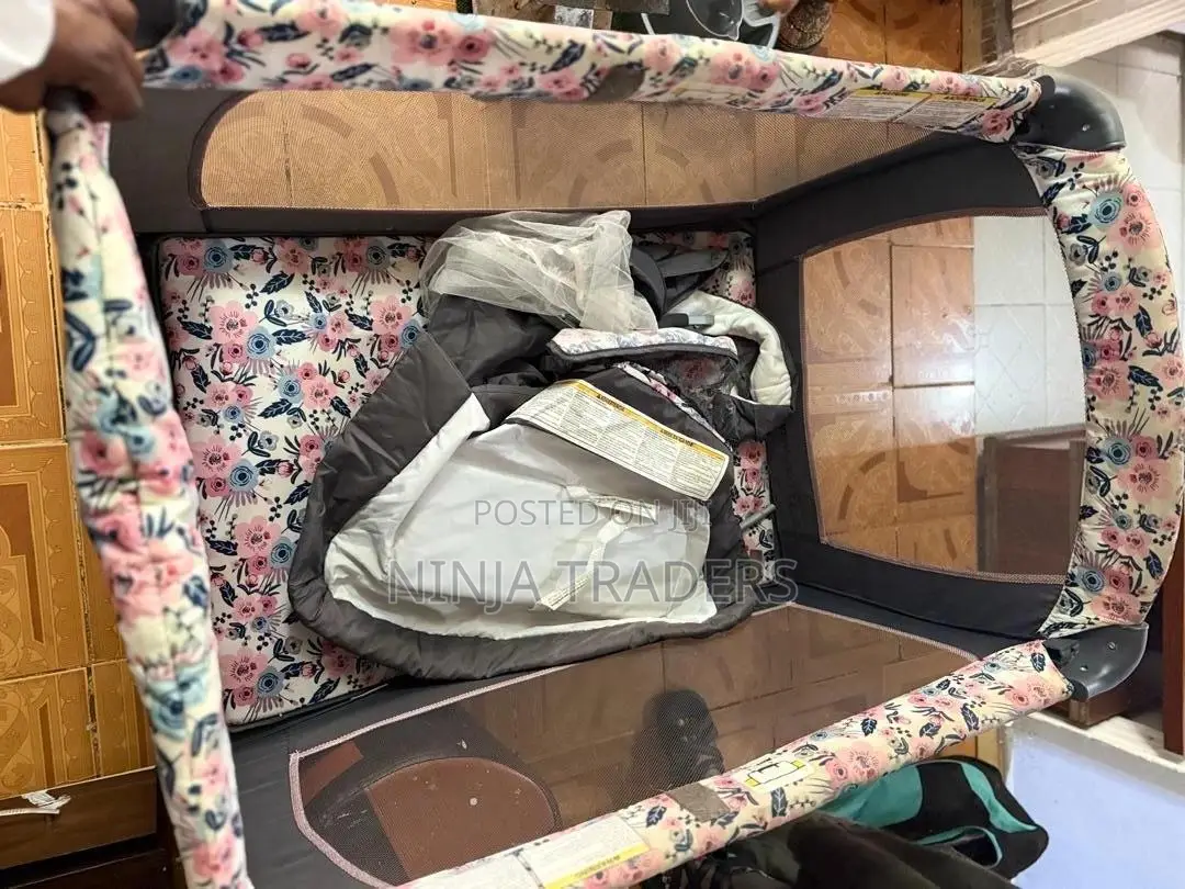 Baby Trend Floral Nursery Center Playard / Portable Crib