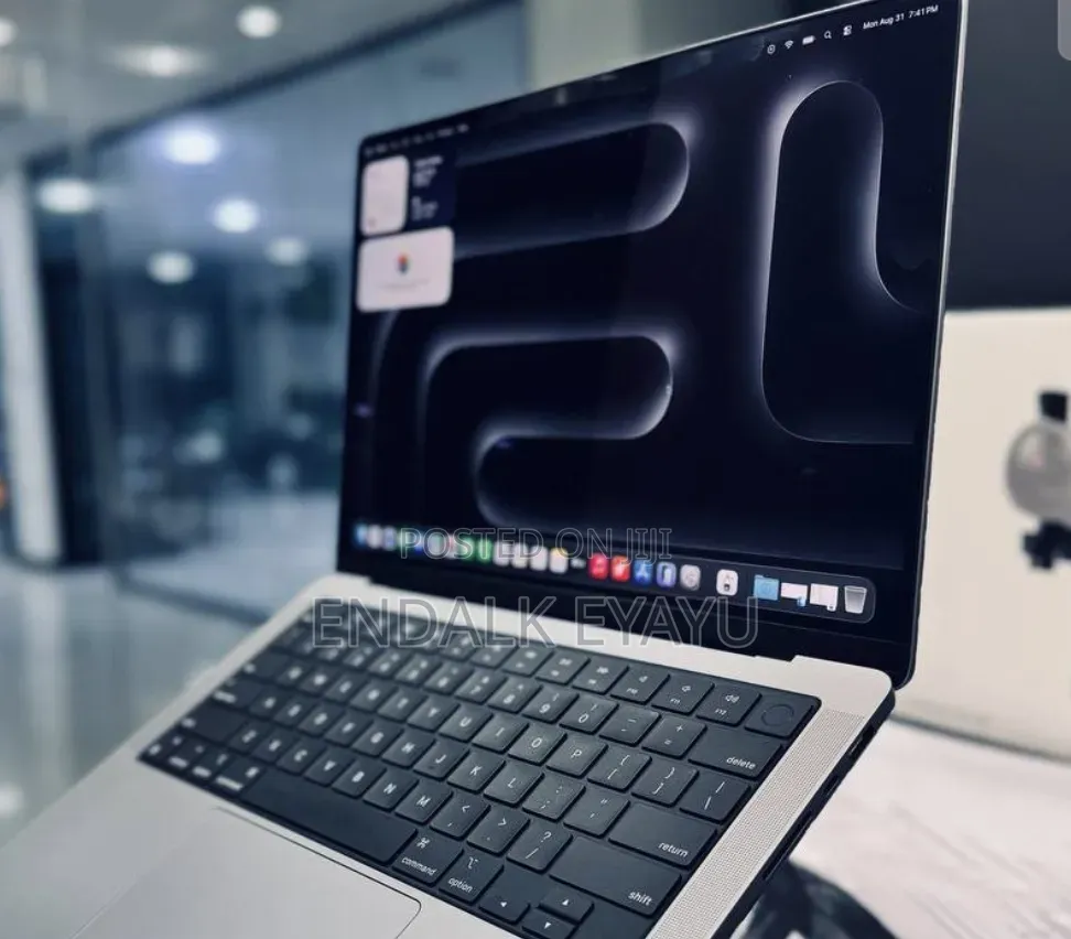 New Laptop Apple MacBook Pro 2021 M1 16GB Apple M1 Pro SSD 512GB