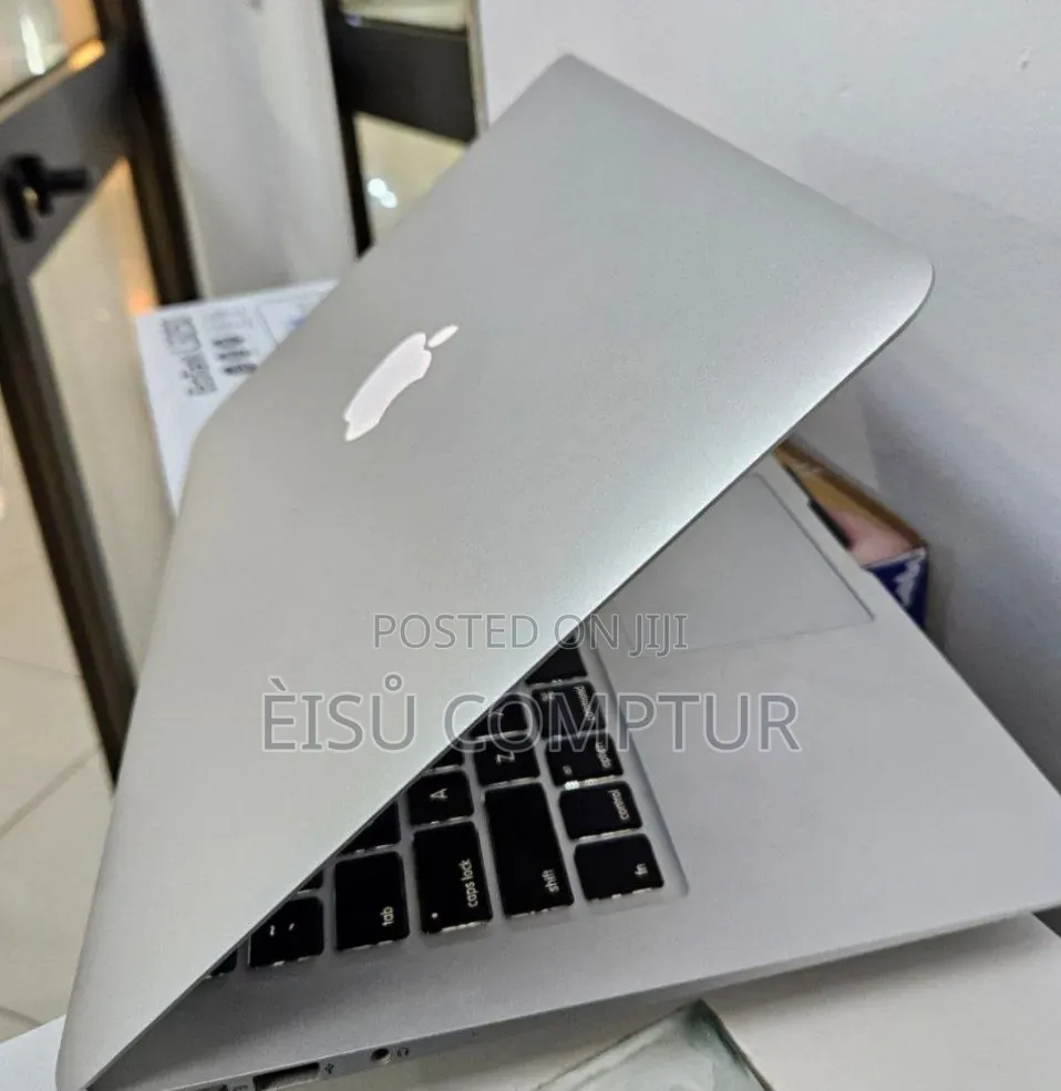 New Laptop Apple MacBook Air 2013 4GB Intel Core i5 SSD 128GB