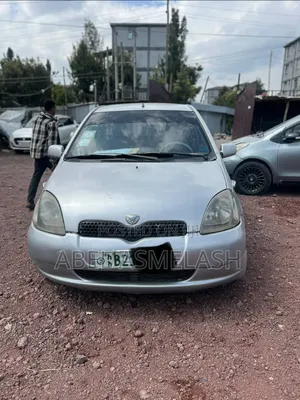 Toyota Vitz 2001 Silver