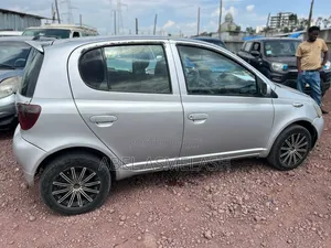 Toyota Vitz 2001 Silver