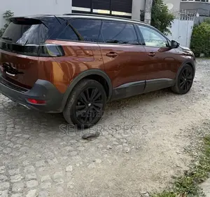 Peugeot 5008 2021 Brown