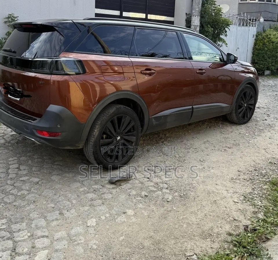 Peugeot 5008 2021 Brown
