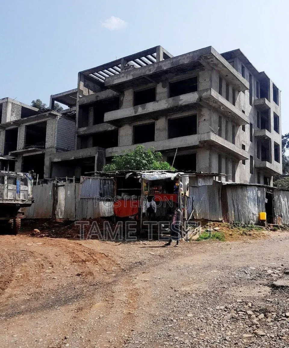 8bdrm House in Hayat, Bole for sale