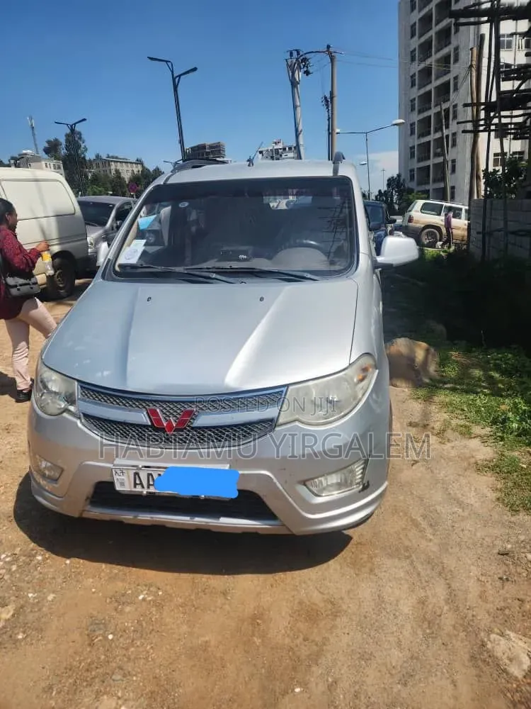 Wuling Hongguang S 2018 Silver