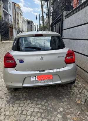 Suzuki Swift 2021 Silver