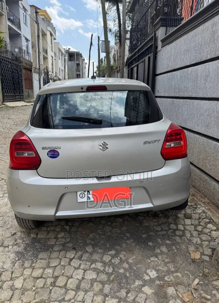 Suzuki Swift 2021 Silver