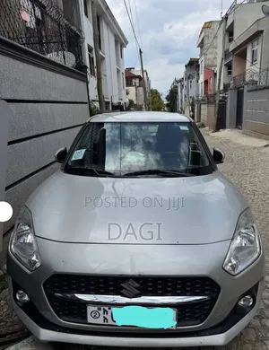 Suzuki Swift 2021 Silver