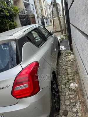 Suzuki Swift 2021 Silver