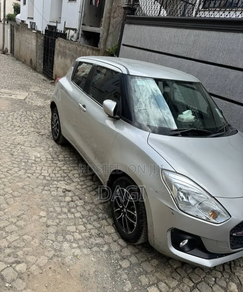 Suzuki Swift 2021 Silver