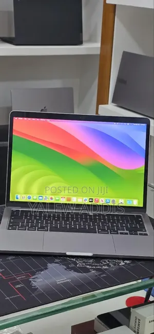 New Laptop Apple MacBook Pro 2020 M1 8GB Apple M1 SSD 256GB