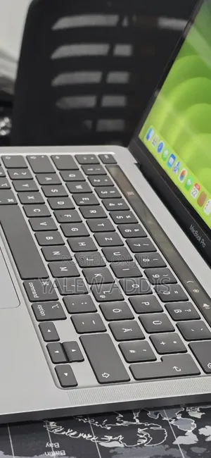 New Laptop Apple MacBook Pro 2020 M1 8GB Apple M1 SSD 256GB