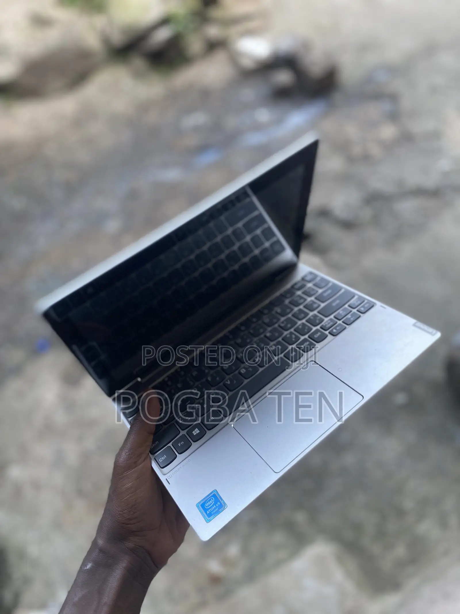 Laptop Lenovo 4GB Intel Atom SSD 128GB