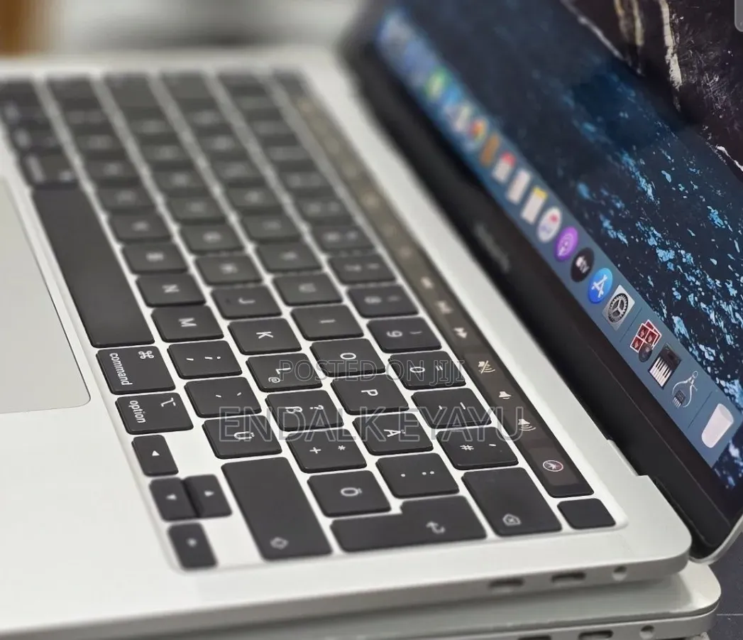 New Laptop Apple MacBook Pro 2020 32GB Intel Core i7 SSD 512GB