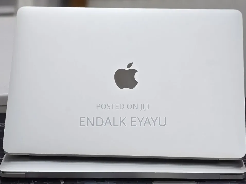 New Laptop Apple MacBook Pro 2020 32GB Intel Core i7 SSD 512GB