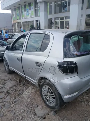 Toyota Vitz 2001 Silver