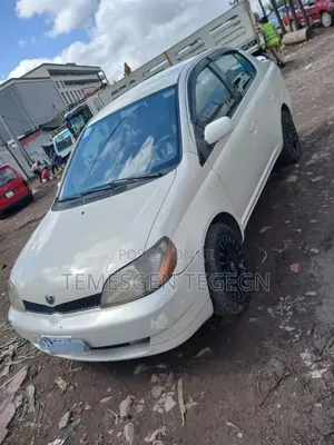 Toyota Platz 2001 White