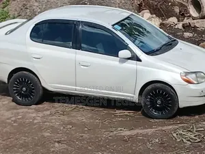 Toyota Platz 2001 White