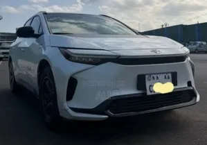 Toyota bZ4X 2024 White