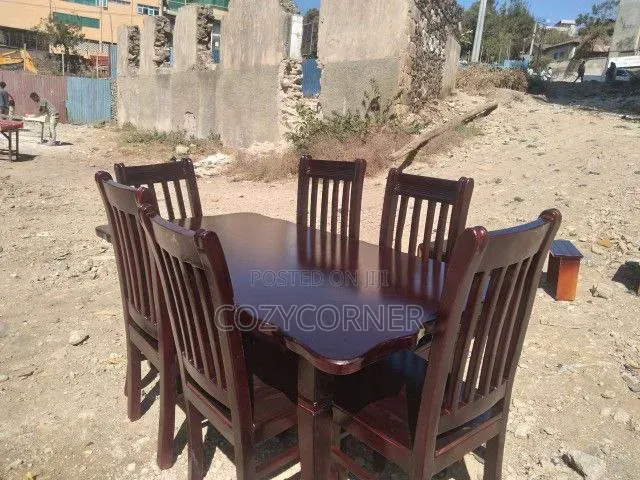 Simple 6 Seater Dining Set With Simplicity. የምግብ ጠረጴዛ