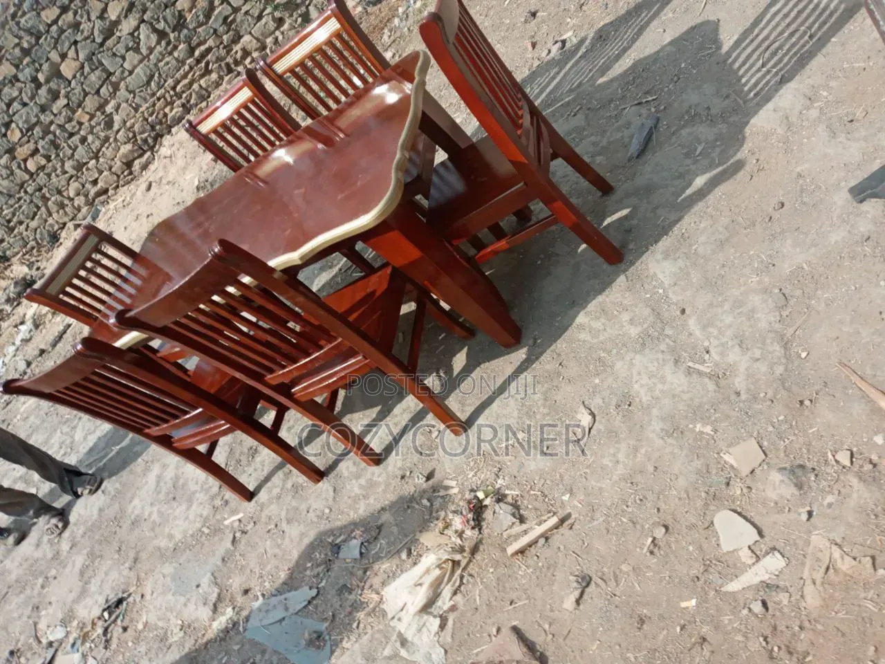 Simple 6 Seater Dining Set With Simplicity. የምግብ ጠረጴዛ