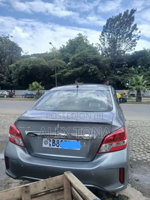 Mitsubishi Attrage 2021 Gray