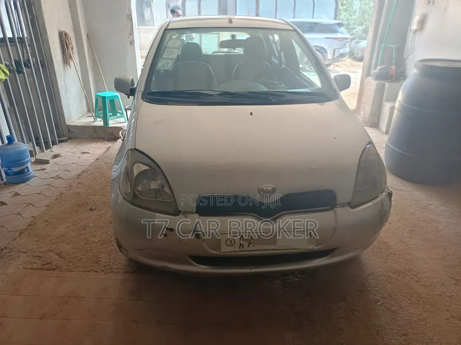 Toyota Vitz 2001 Silver