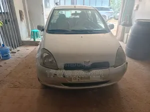 Toyota Vitz 2001 Silver