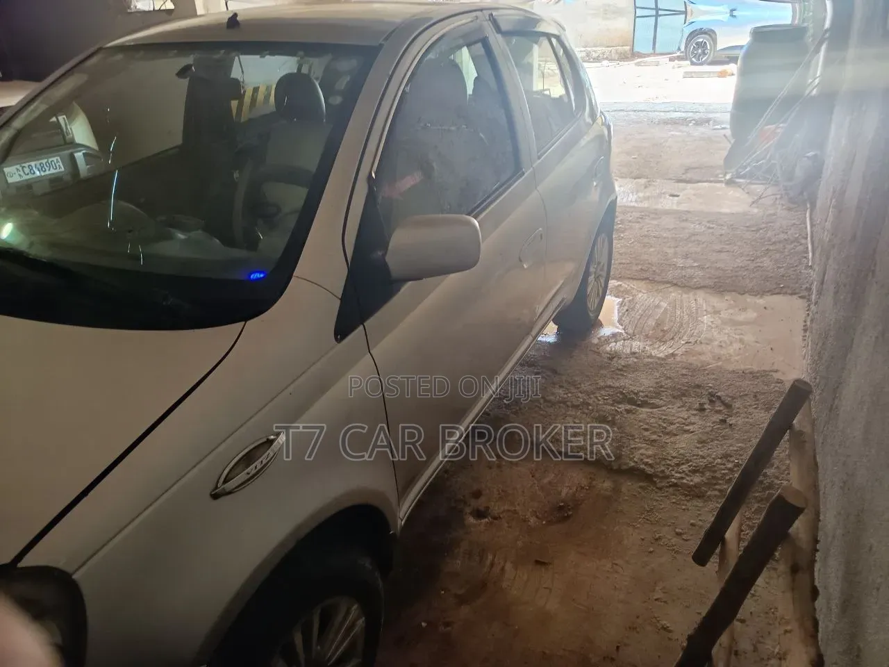 Toyota Vitz 2001 Silver