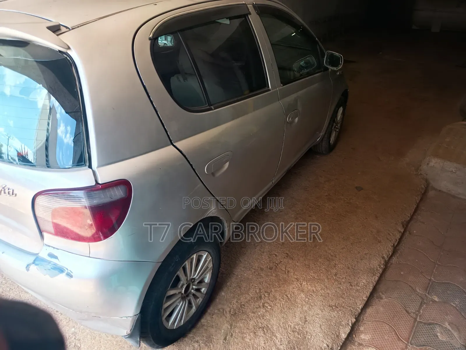 Toyota Vitz 2001 Silver