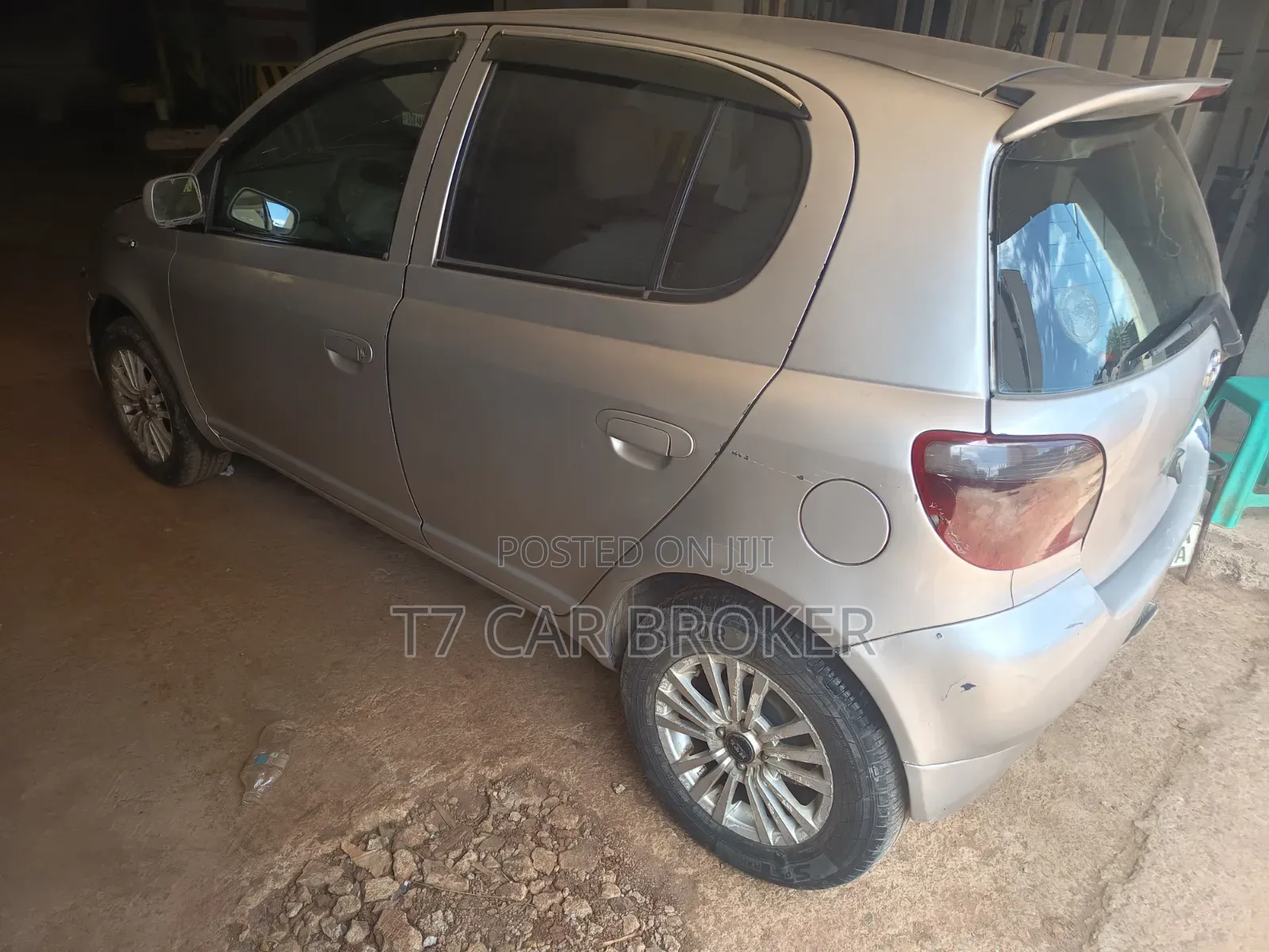 Toyota Vitz 2001 Silver
