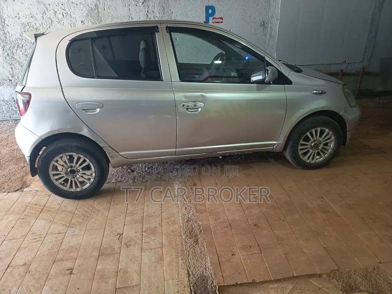 Toyota Vitz 2001 Silver