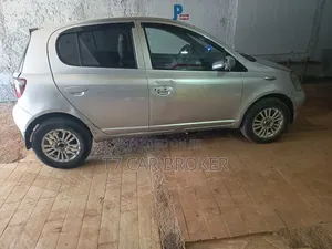 Toyota Vitz 2001 Silver