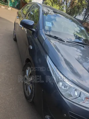 Toyota Yaris 2020 Gray