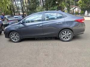 Toyota Yaris 2020 Gray