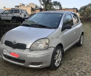 Toyota Vitz 2004 Silver