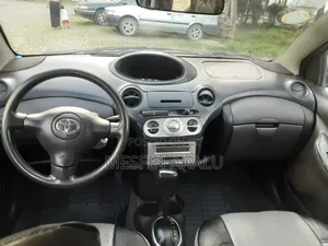 Toyota Vitz 2004 Silver