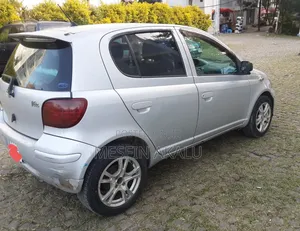 Toyota Vitz 2004 Silver