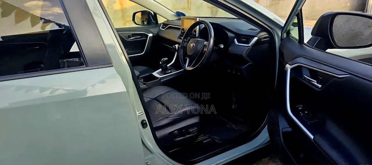Toyota RAV4 2022 Gray