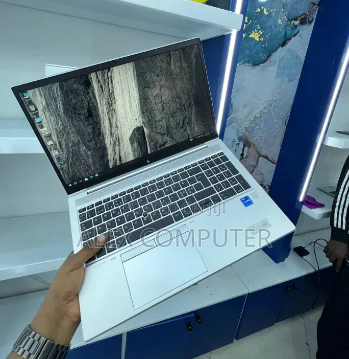 New Laptop HP EliteBook 850 G8 16GB Intel Core i5 SSD 512GB