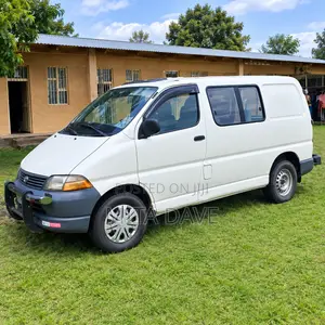 Toyota HiAce 2001 White