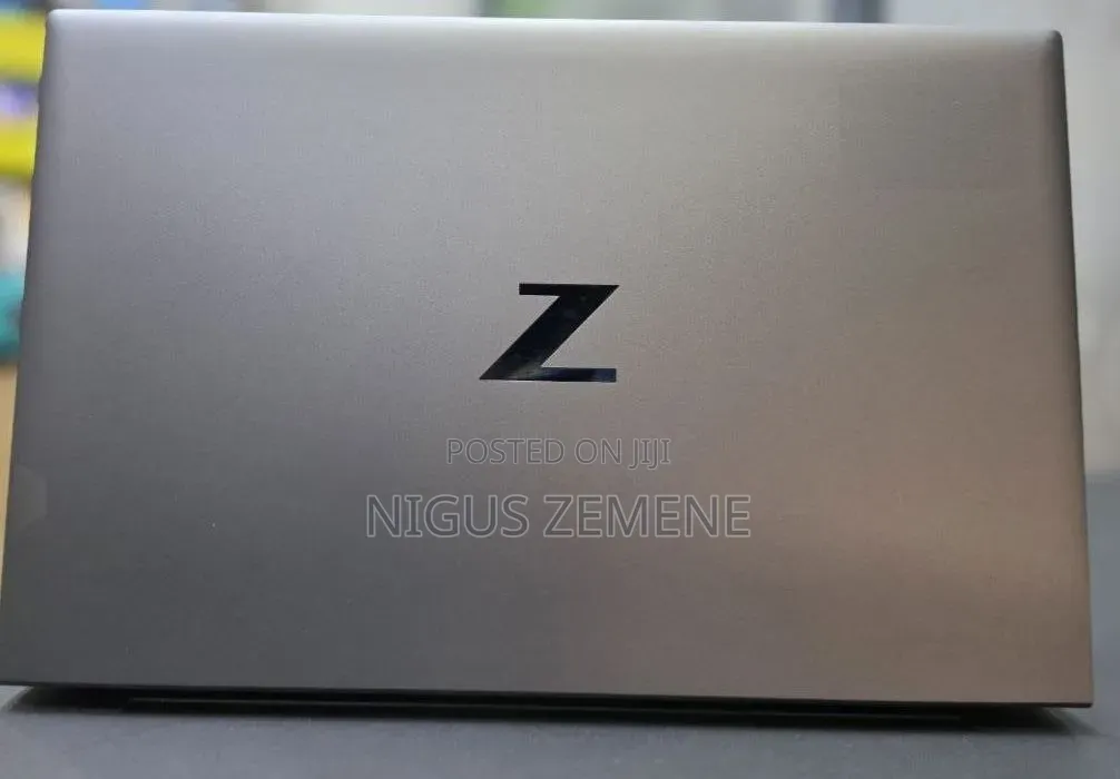 New Laptop HP ZBook Firefly G8 16GB Intel Core i5 SSD 512GB